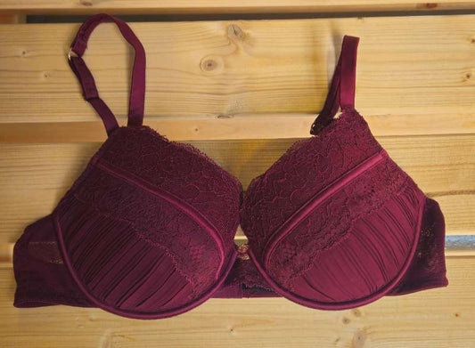 brjóstarhaldari Vínrauður