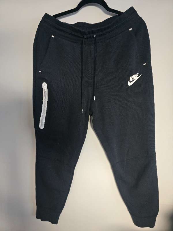 Nike íþróttabuxur, sjá einnig treyju við