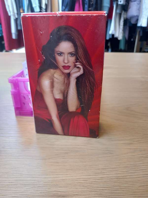 ROJO SHAKIRA ilmvatn