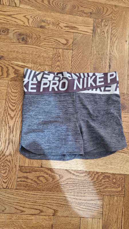 Nike stuttbuxur