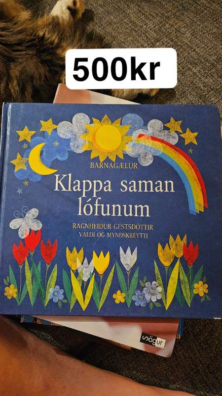 Bók klappa saman lòfunum