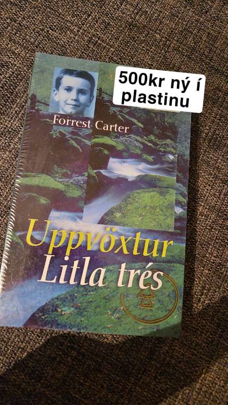 Bók Uppvöxtur litla très í plastinu