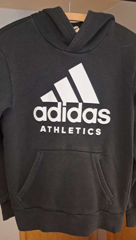Svört Adidas hettupeysa