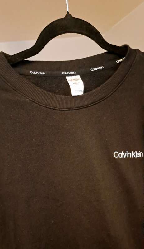 Svört Calvin Klein peysa