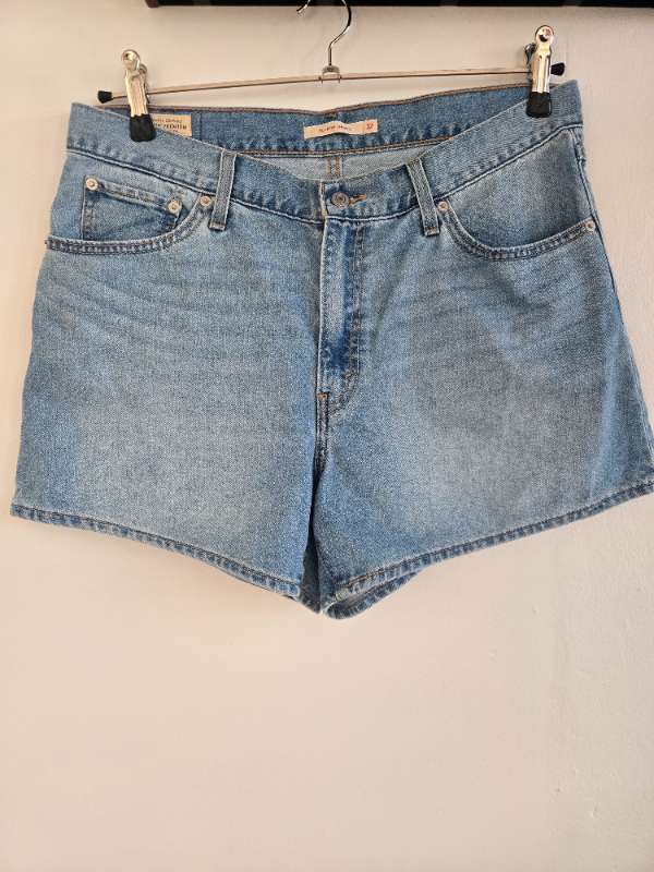 Levis 80's mom shorts