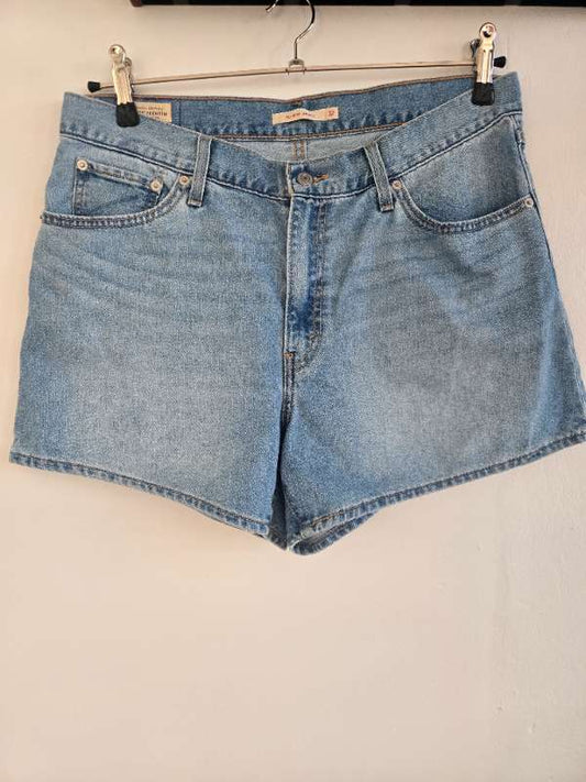 Levis 80's mom shorts