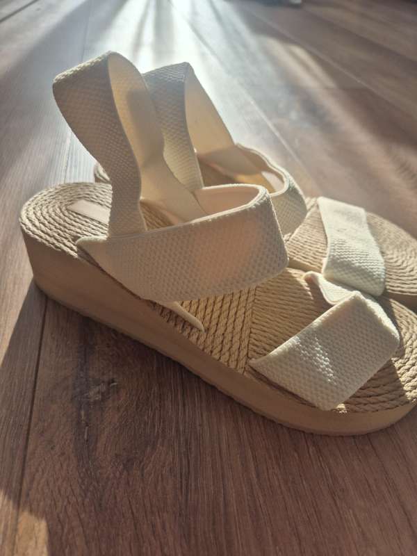 Sandalar ljósir m/hæl