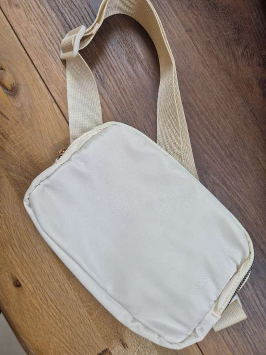 Hvít bumbag veski