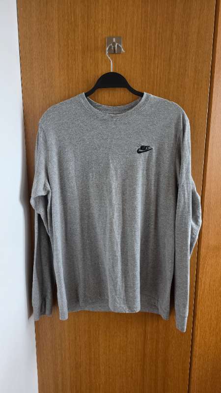 Nike peysa grá