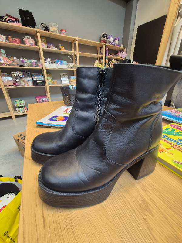 Iodine heels