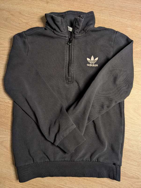 Adidas peysa úr