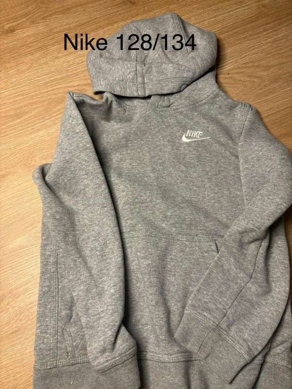 Nike hettupeysa (smá blettur hjá stroffi)