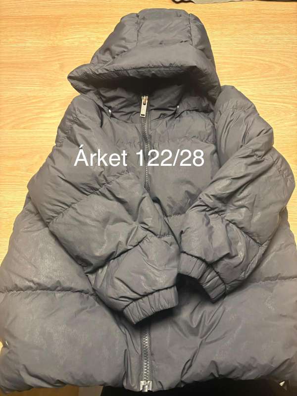 Arket úlpa