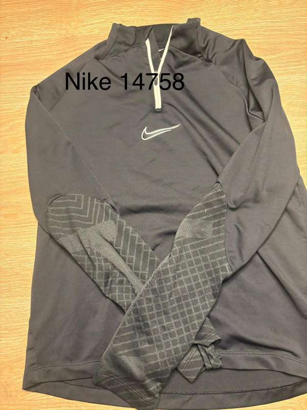 Nike hálfrennd