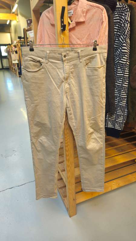 Uniqlo herrabuxur ljósar