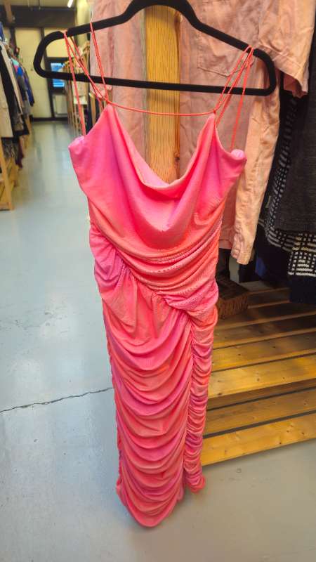 Kjóll bleikur fashion nova