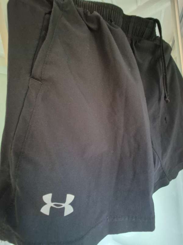 Under armour stuttbuxur