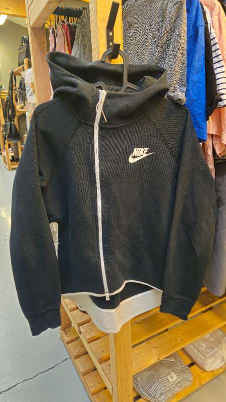 Nike hettupeysa