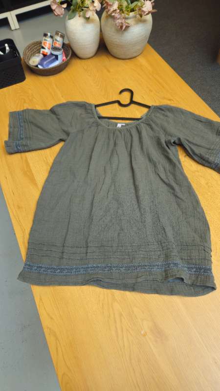 Sunkeeper offshoulder kjóll