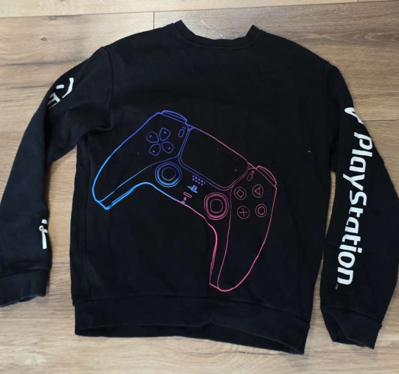 H&M playstation peysa