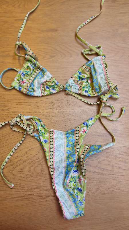 Munstrað bikini grænt