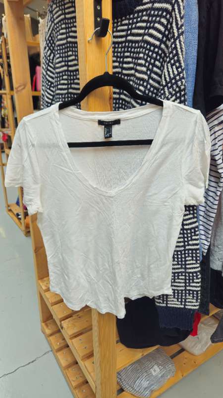 Forever 21 hvítur bolur