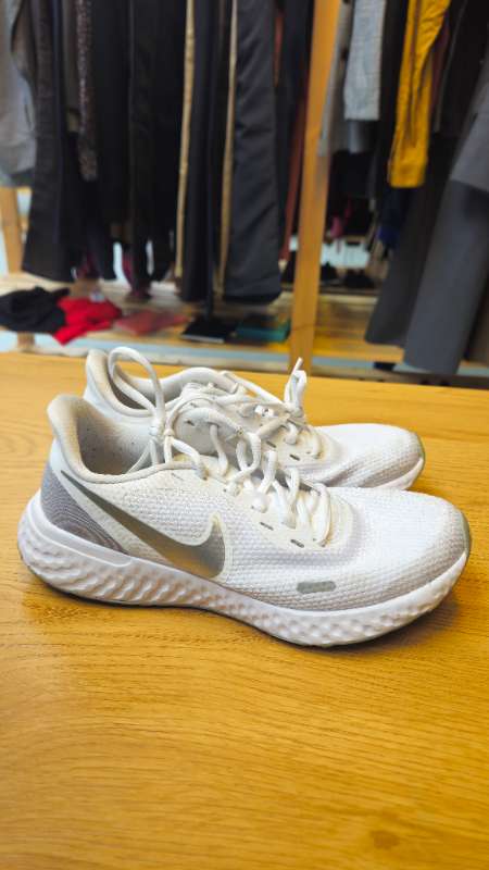 Nike hvítir revolution