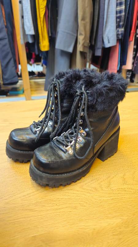 Clubexx fur-lined heels