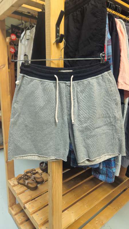Pull&Bear stuttbuxur gráar