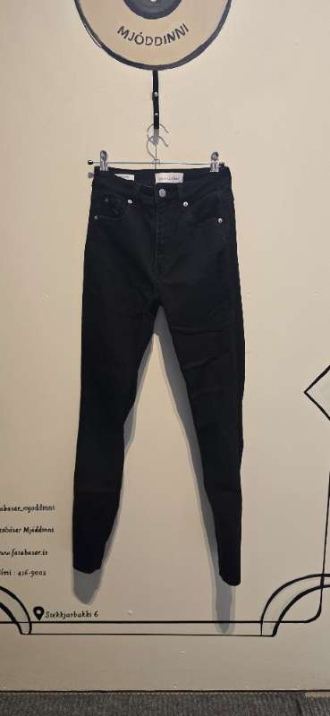 Calvin Clein skinny jeans svartar