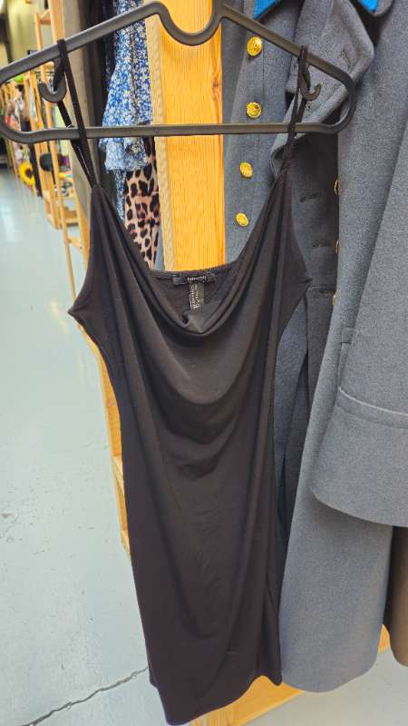 Forever 21 svartur kjóll