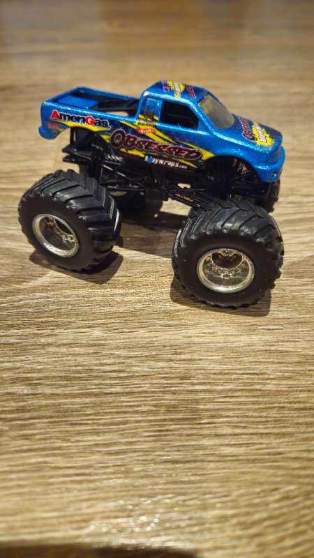 Monster truck bíll blár