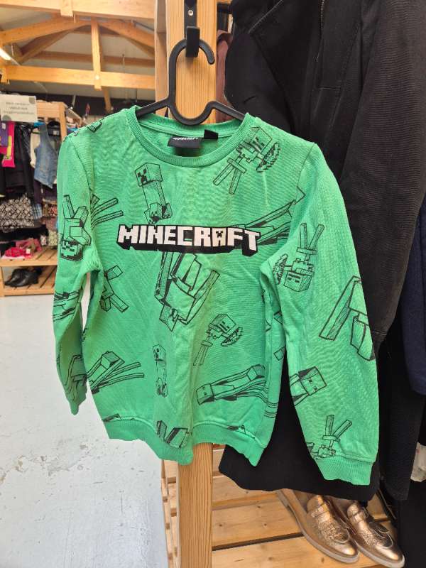 Minecraft peysa græn