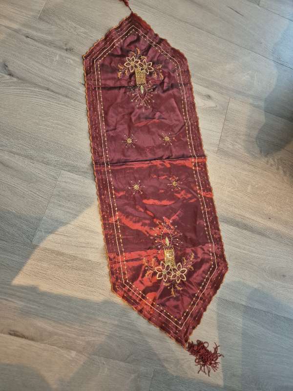 Dúkur vínrauður