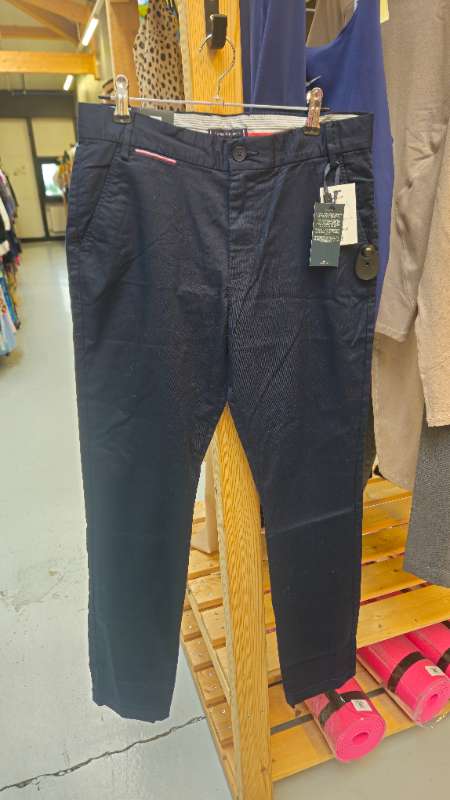 Tommy Hilfiger buxur dökkbláar nýtt