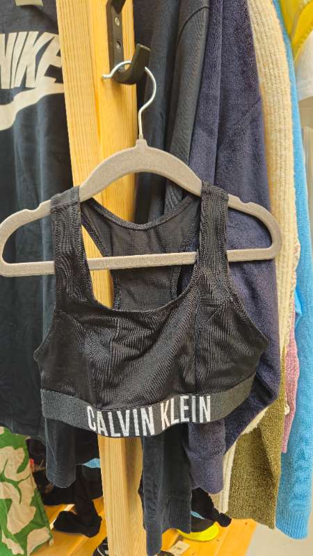 Calvin Klein toppur svartur