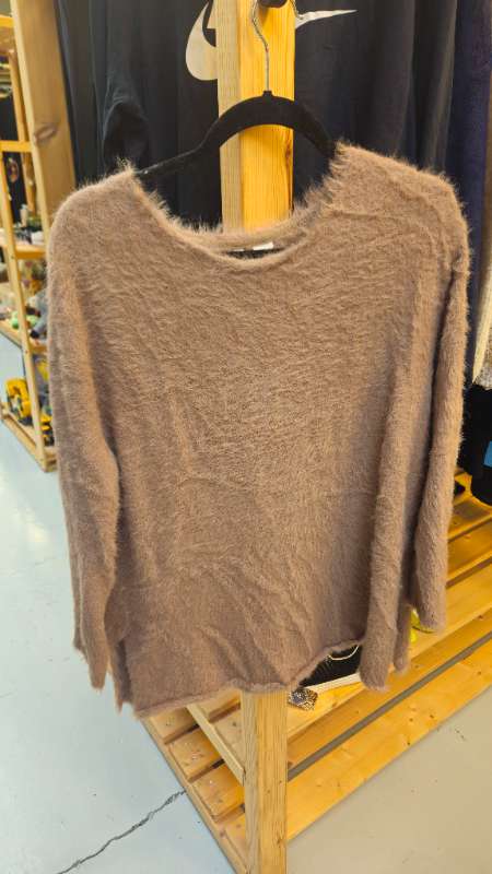 Loðin peysa beige