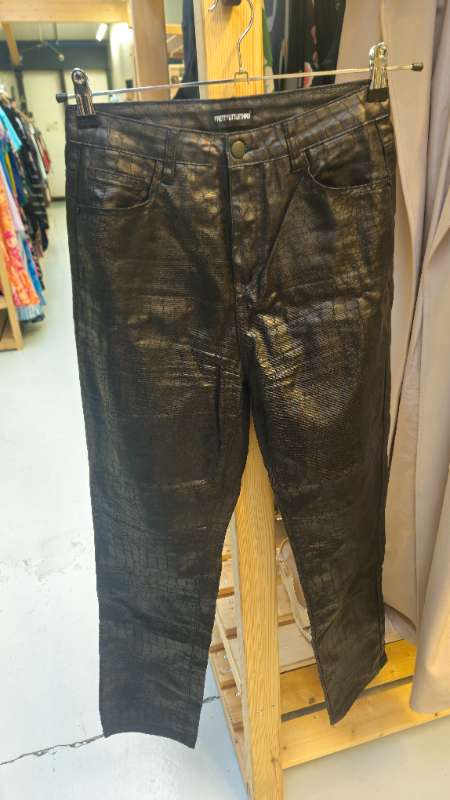 Pretty little thing snake skin pleður buxur