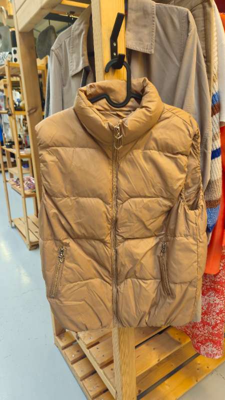 Vesti beige