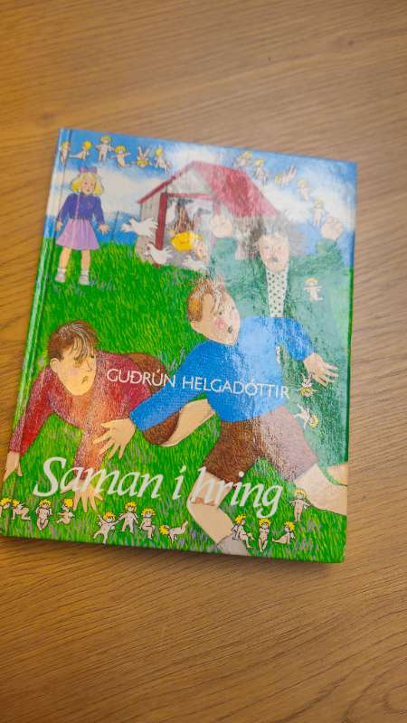 Saman í hring bók