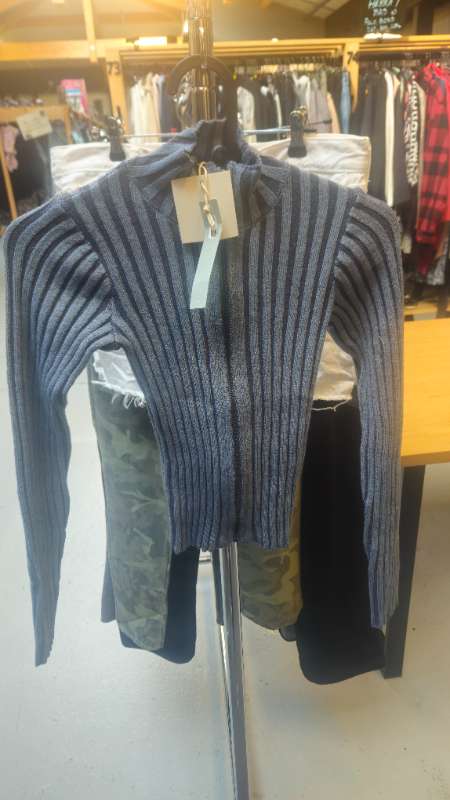 Pull a bear peysa rennd ný