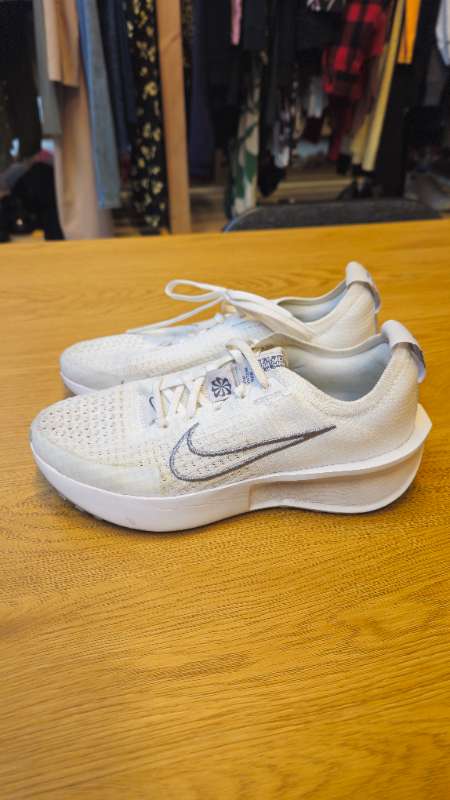 Nike hlaupaskór hvítir