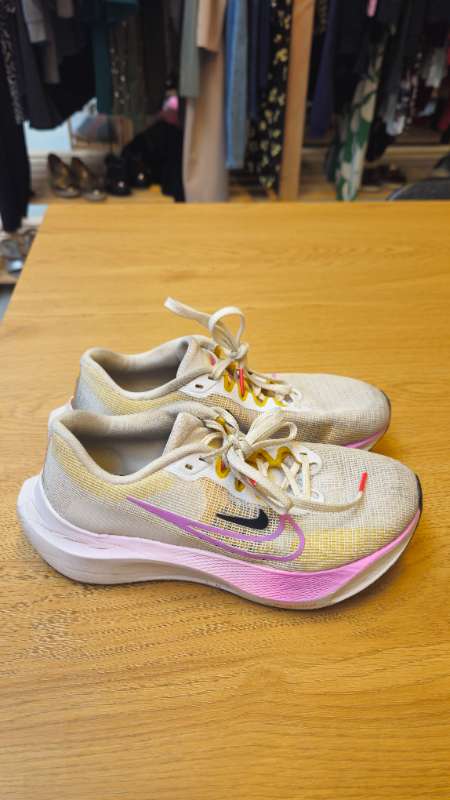 Nike hlaupaskór zoom fly 5