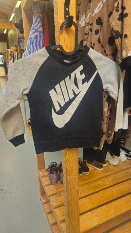 Nike peysa svört/hvít
