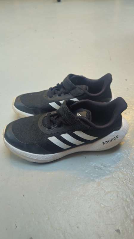 Adidas skór