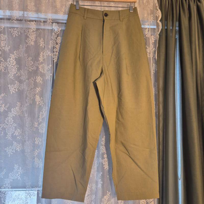 Uniqlo grænar buxur