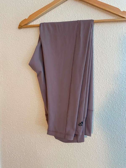 Adidas bleikar buxur stærð L