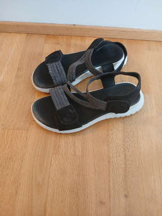 Sandalar