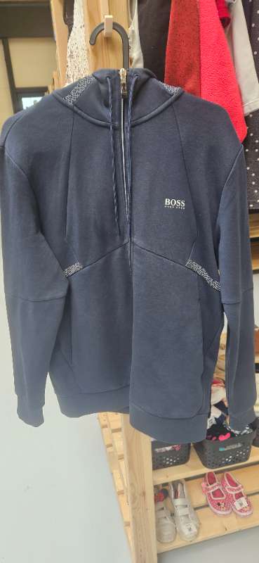 Boss peysa