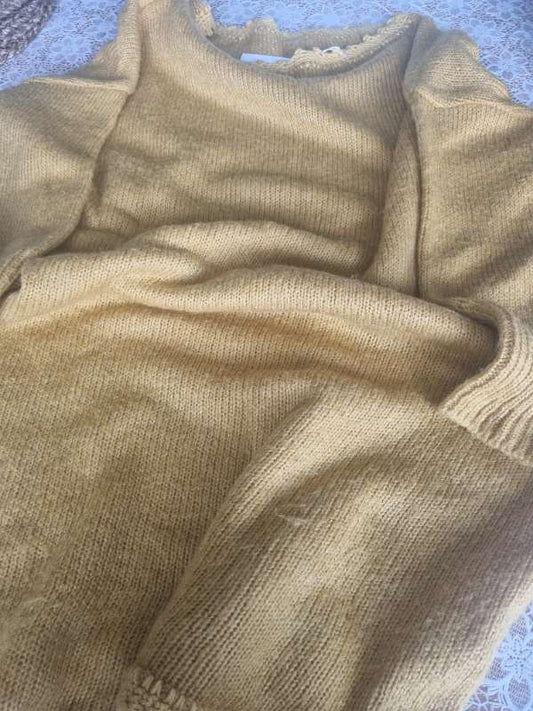 Prjónuð peysa, gul.